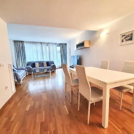 Ancora Frontbeach Luxury Apartmán *